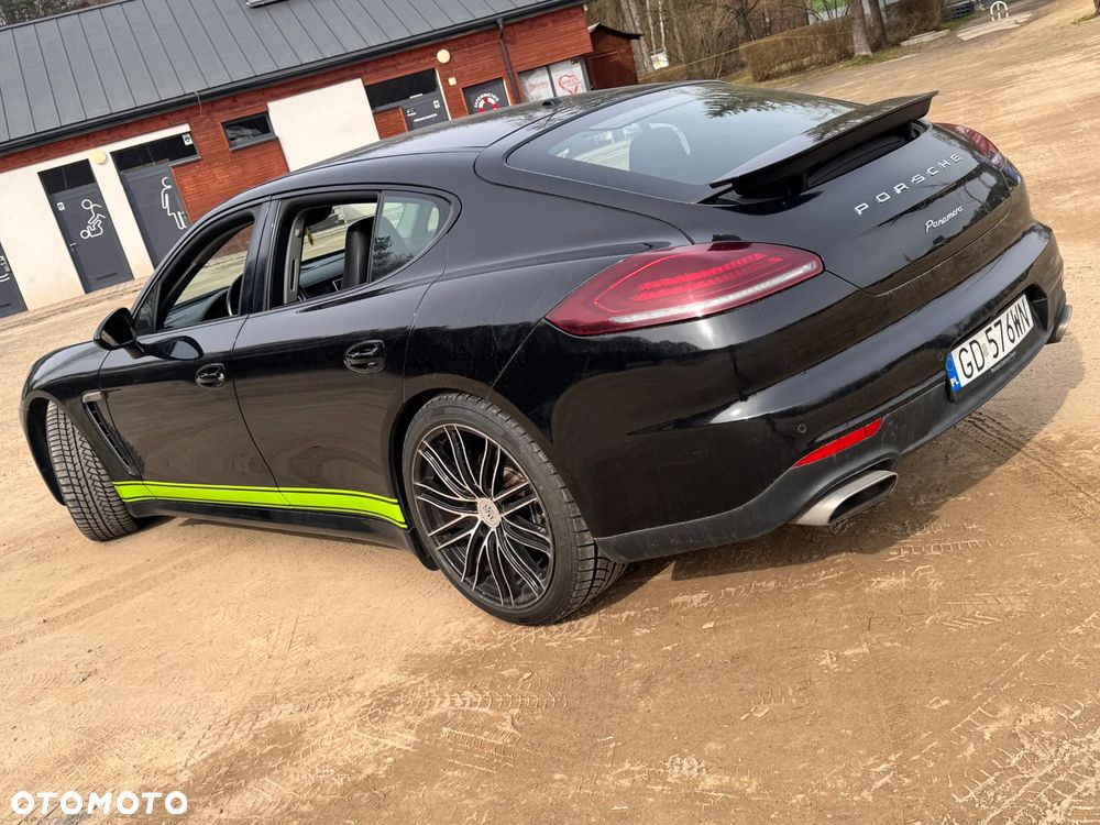 Porsche Panamera - 4