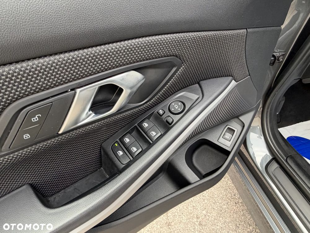 BMW Seria 3 318i Advantage - 29