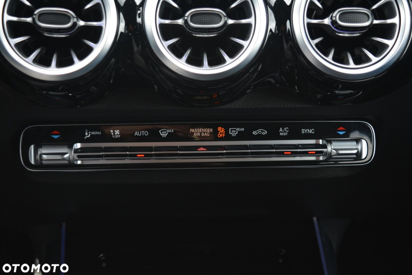 Mercedes-Benz GLB - 21