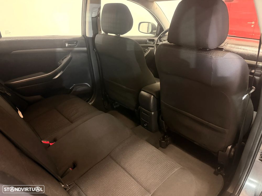 Toyota Avensis SW 2.0 D-4D Sol - 10