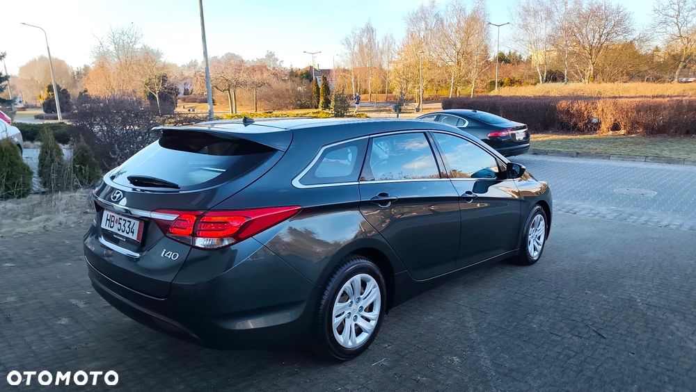 Hyundai i40 Kombi blue 1.6 Family+ - 16