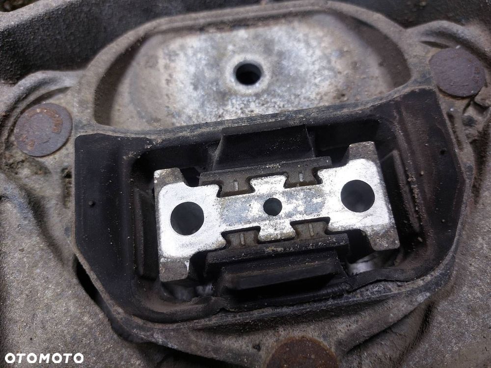 ŁAPA PODPORA SKRZYNI AUDI A5 8T 2.7 TDI 8K0399263AD 8K0399151 - 2