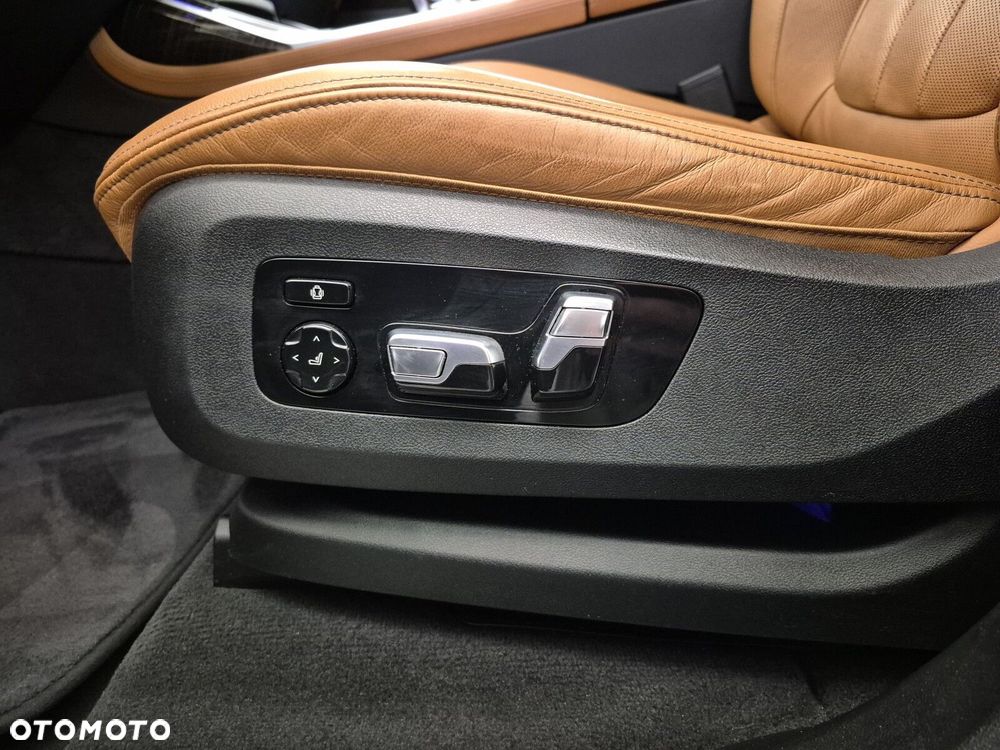 BMW X7 - 24