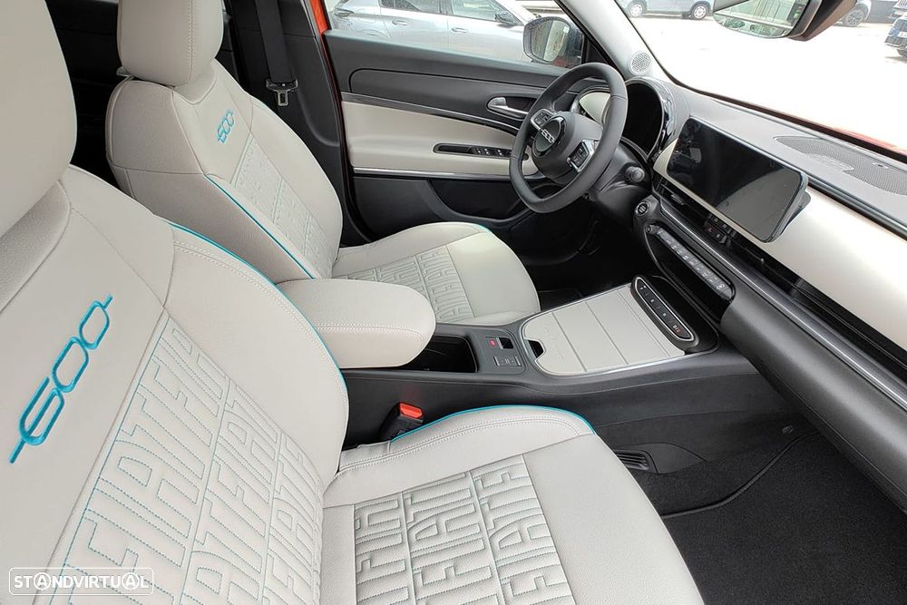 Fiat 600e 54 kWh La Prima - 11
