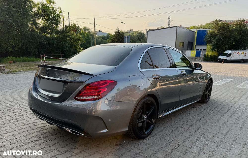 Mercedes-Benz C - 9