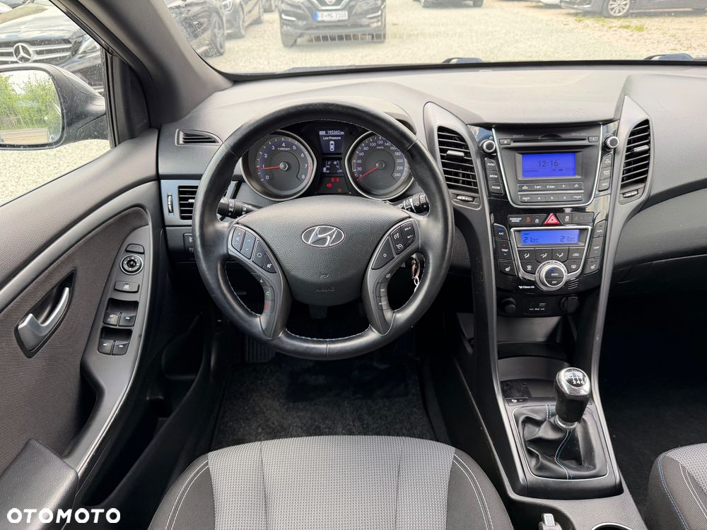 Hyundai i30 blue 1.6 GDI Trend - 32