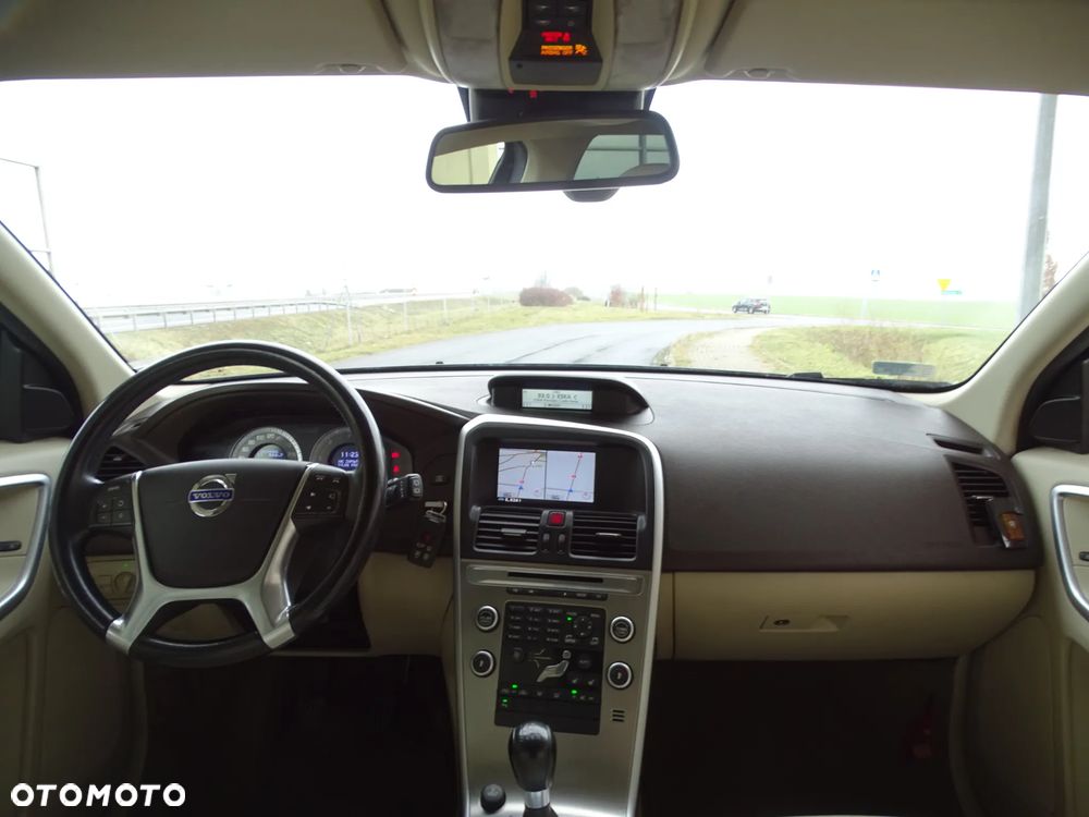 Volvo XC 60 D4 Momentum - 11