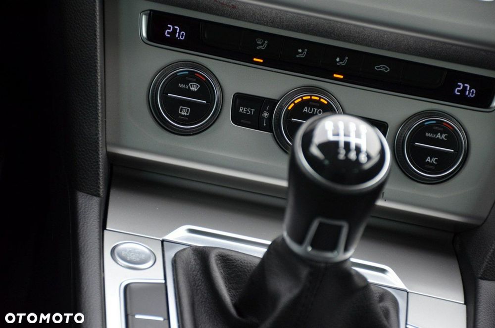 Volkswagen Passat - 33