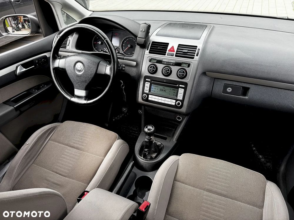 Volkswagen Touran 2.0 TDI DPF Highline - 8