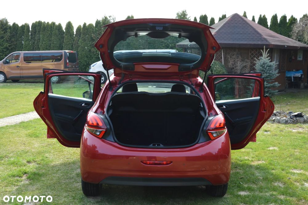 Peugeot 208 - 12