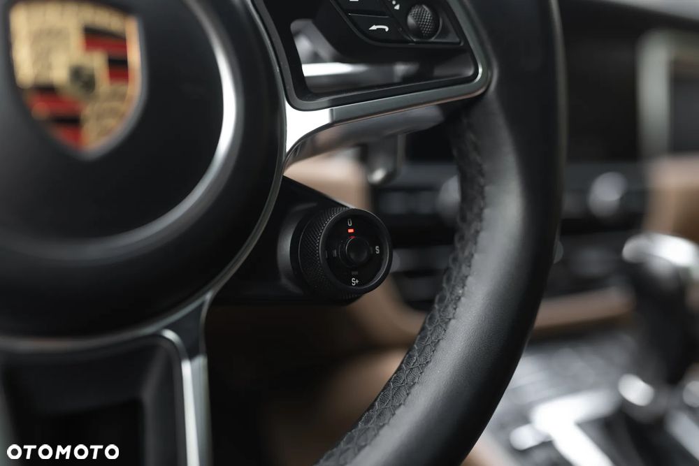 Porsche Macan - 24