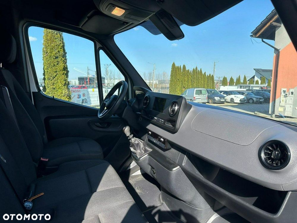 Mercedes-Benz Sprinter - 14