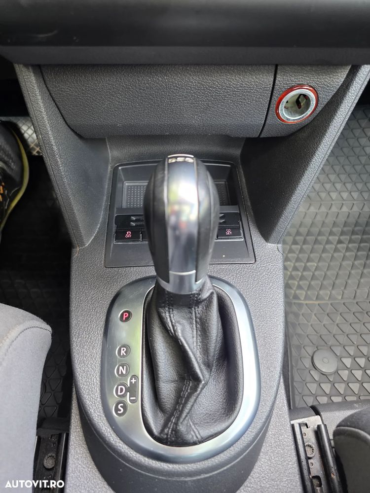 Volkswagen Touran 2.0 TDI Highline DSG - 30