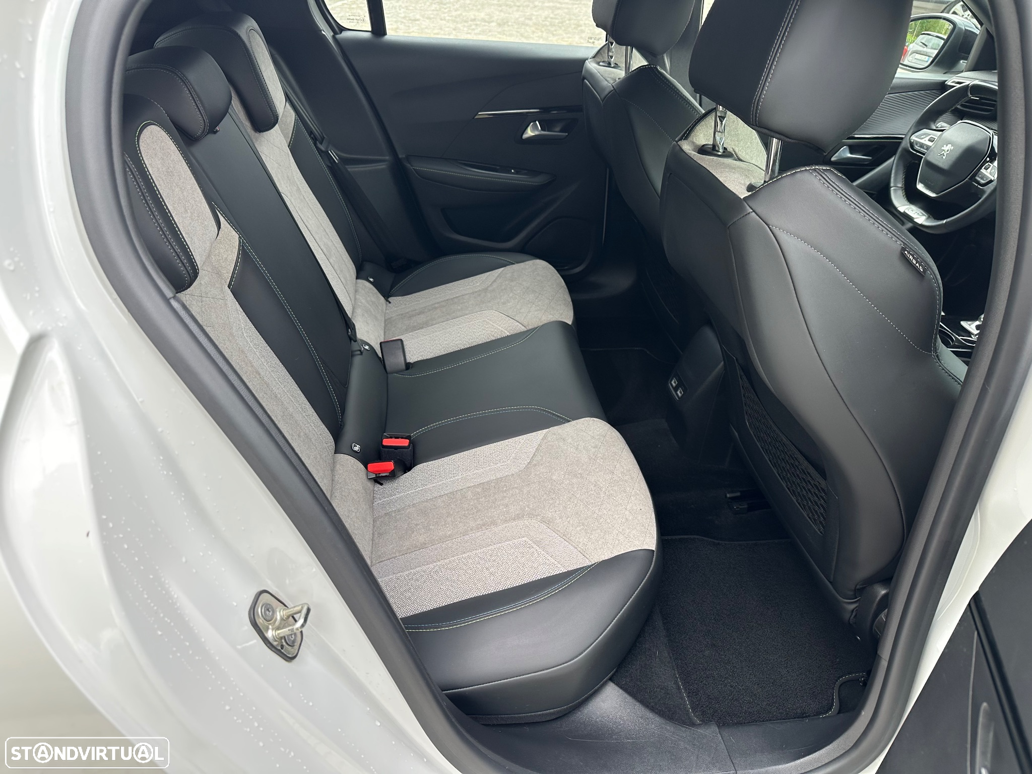 Peugeot 208 1.2 PureTech GT EAT8 - 19
