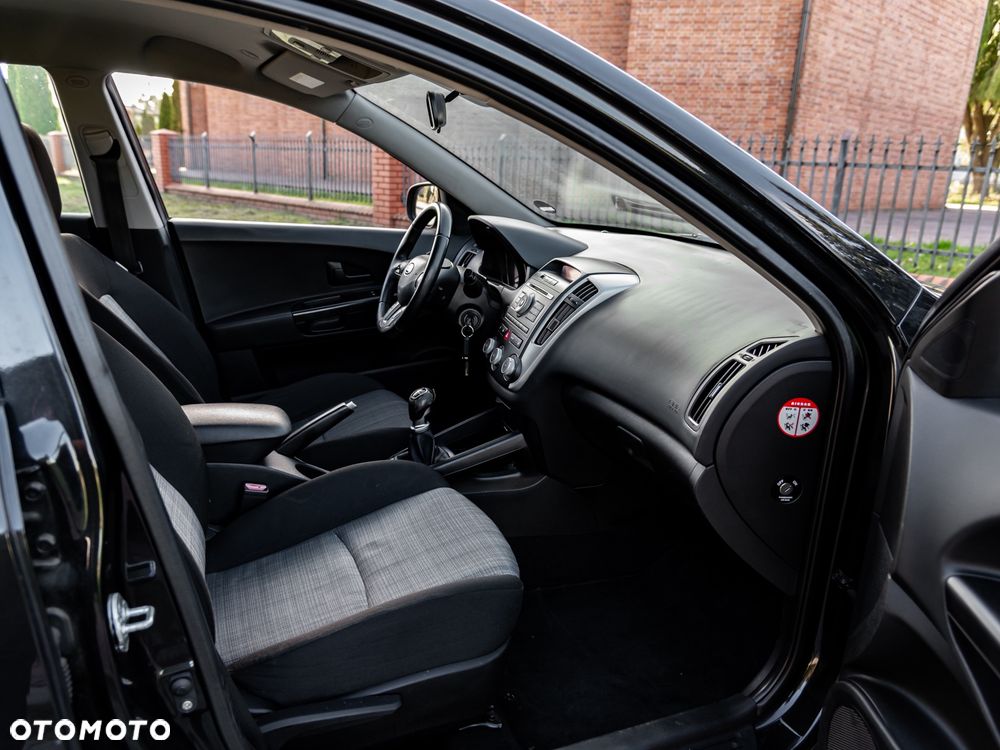 Kia Ceed - 26