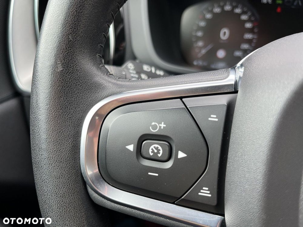 Volvo XC 60 B4 B Momentum - 26