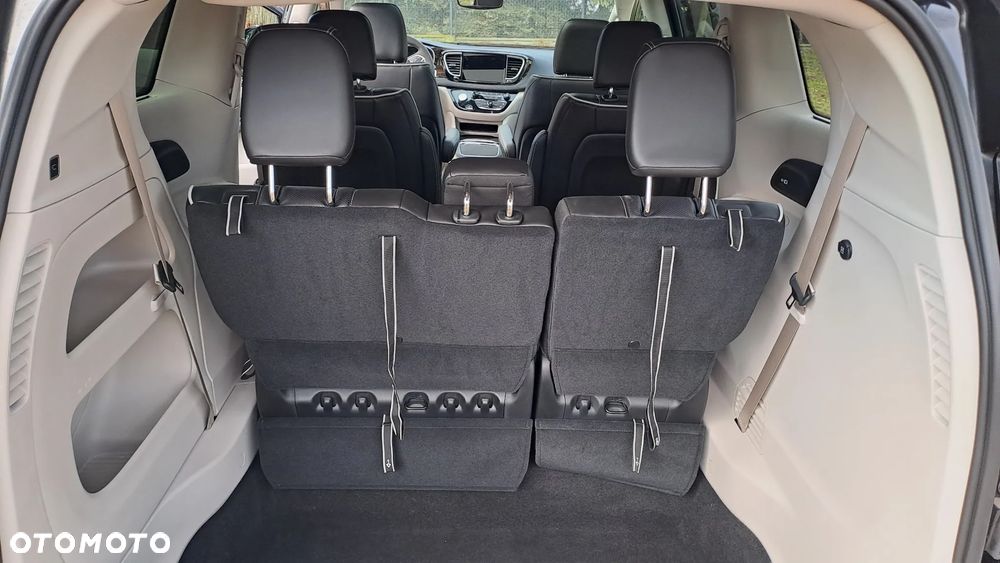 Chrysler Pacifica - 23