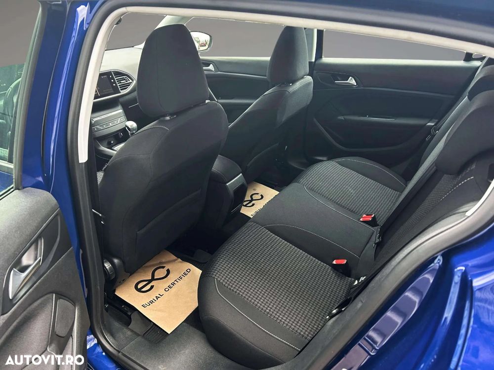 Peugeot 308 1.2 L PureTech Turbo S&S Active - 9