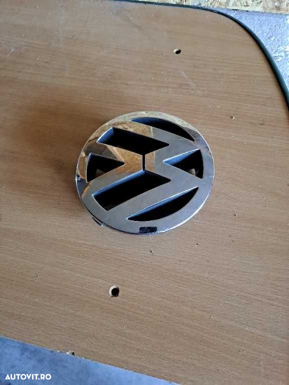 Emblema fata VW Touareg an 2003-2006 originala Cod 7L6853601A - 2