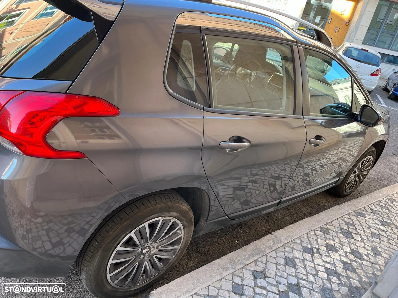 Peugeot 2008 1.2 PureTech Active - 12