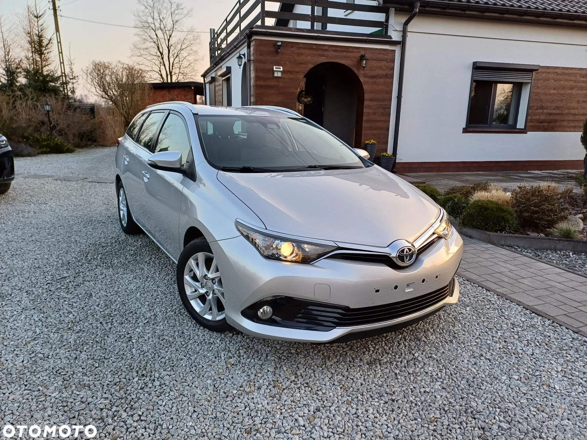 Toyota Auris 1.33 Dual-VVT-i Touring Sports - 2