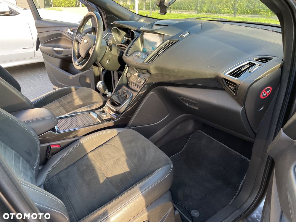 Ford Kuga 1.5 EcoBoost 2x4 ST-Line - 29