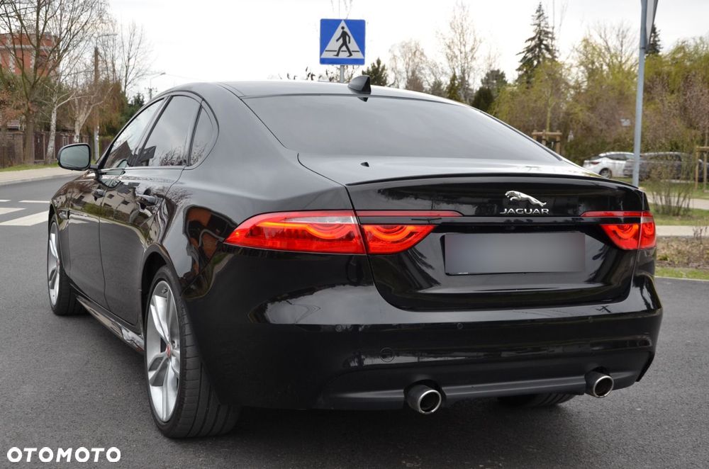 Jaguar XF 3.0 TDV6 R-Sport - 10