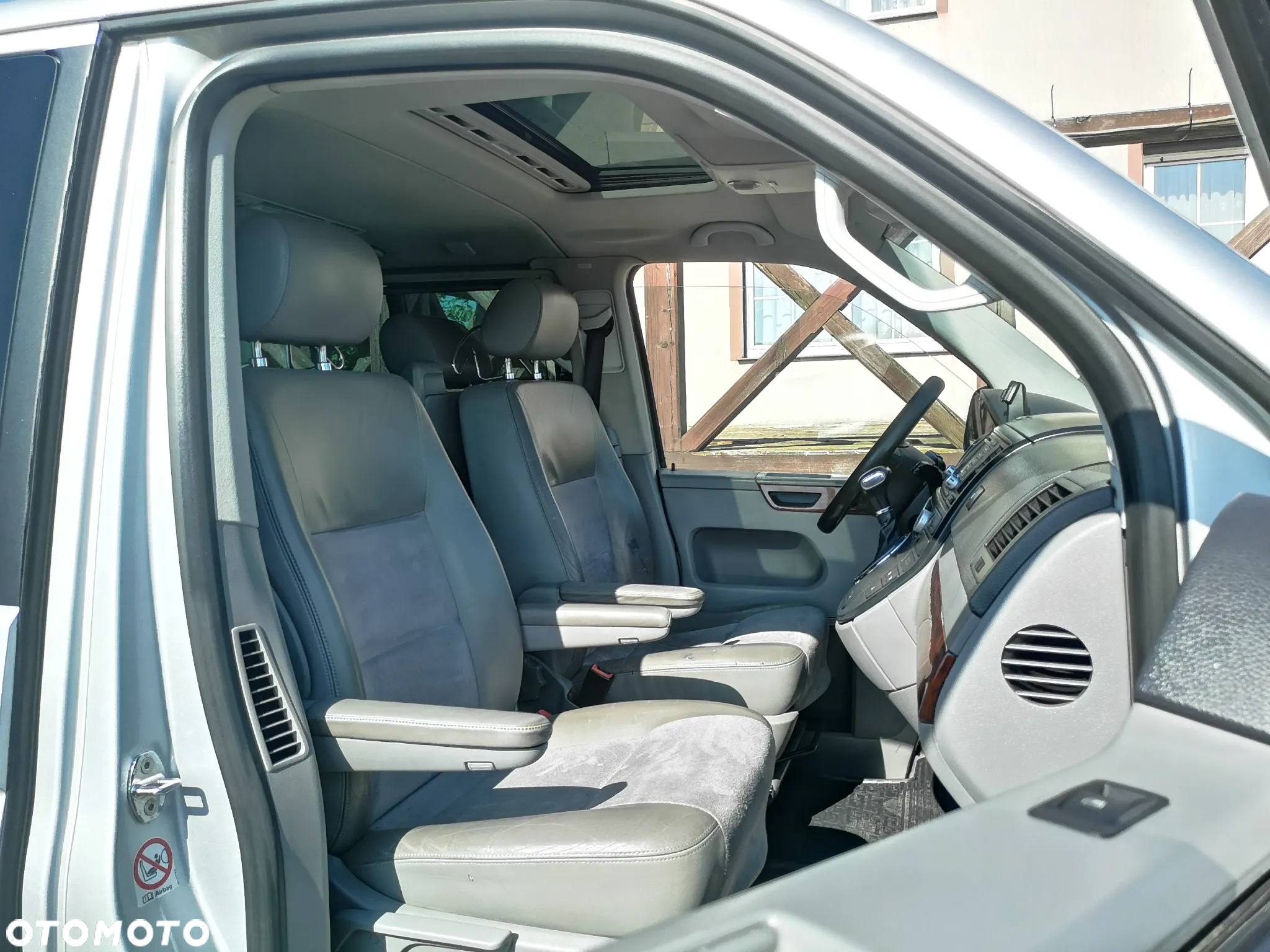 Volkswagen Multivan - 12