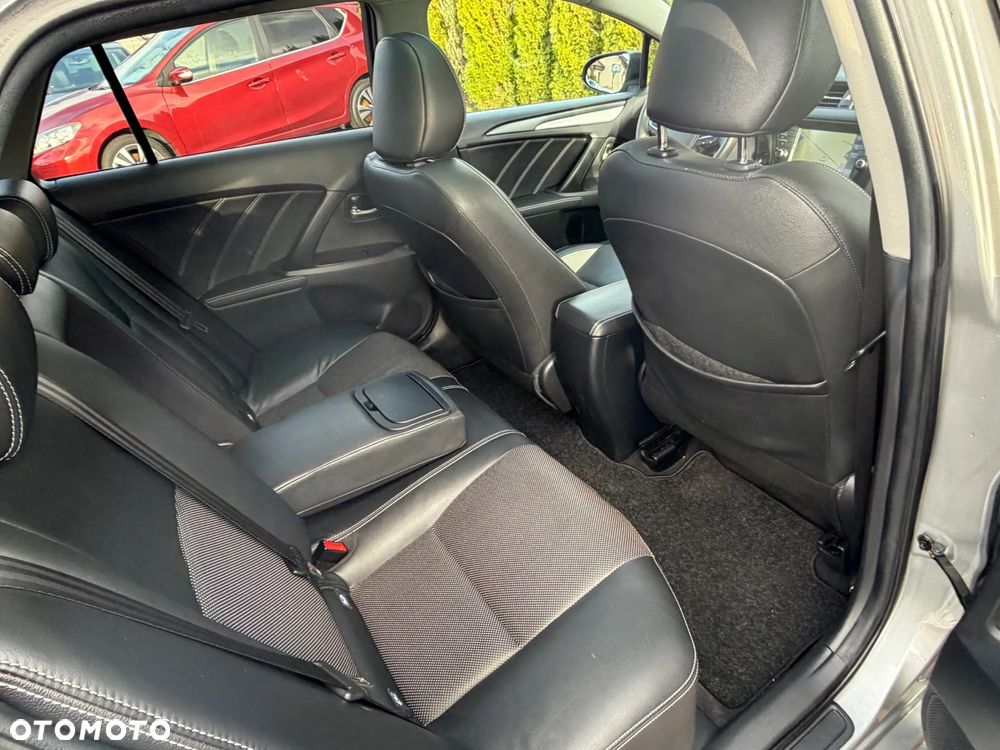 Toyota Avensis 2.0 D-4D Premium - 17