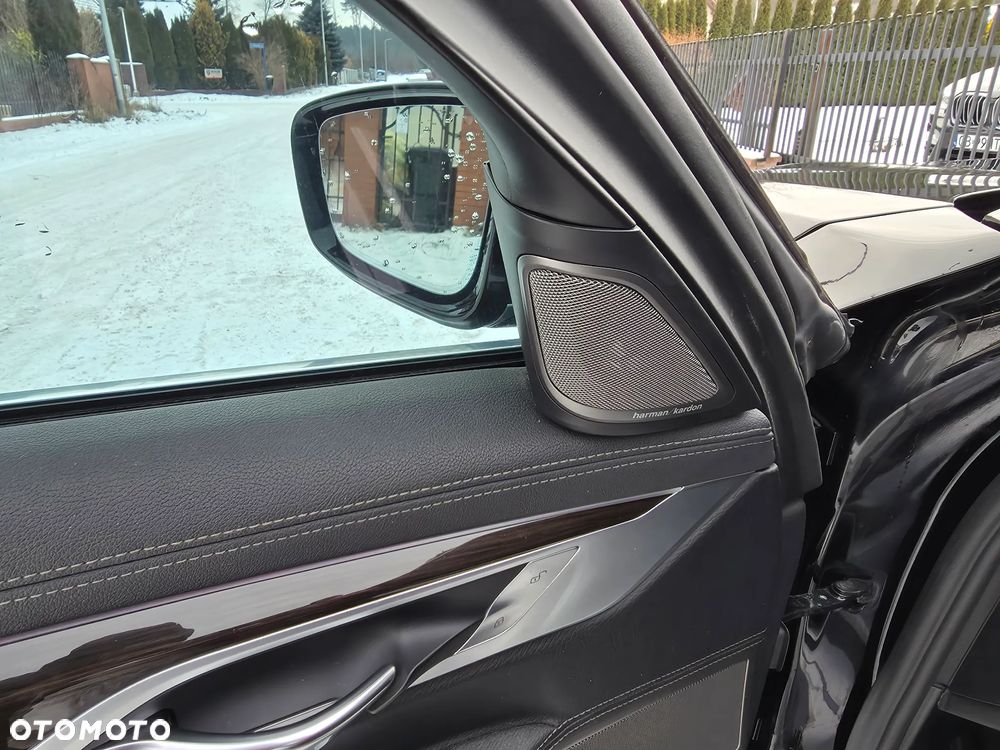 BMW Seria 7 740Li - 32