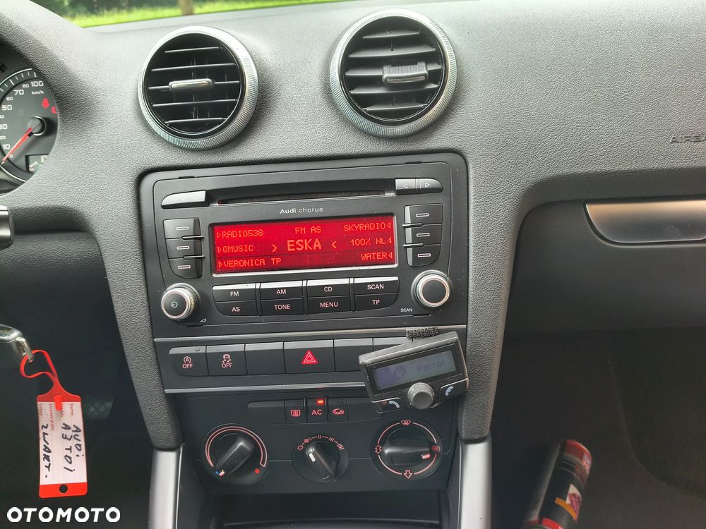 Audi A3 Sportback 1.6 TDI DPF Ambiente - 17
