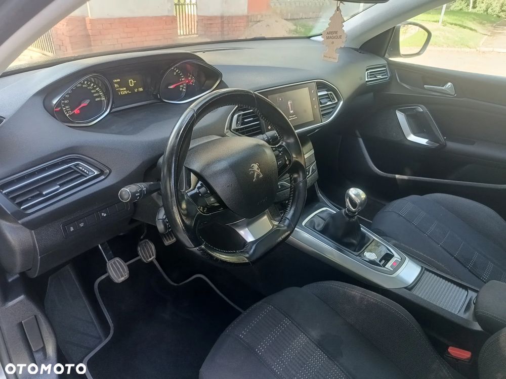 Peugeot 308 1.6 BlueHDi Allure S&S - 17