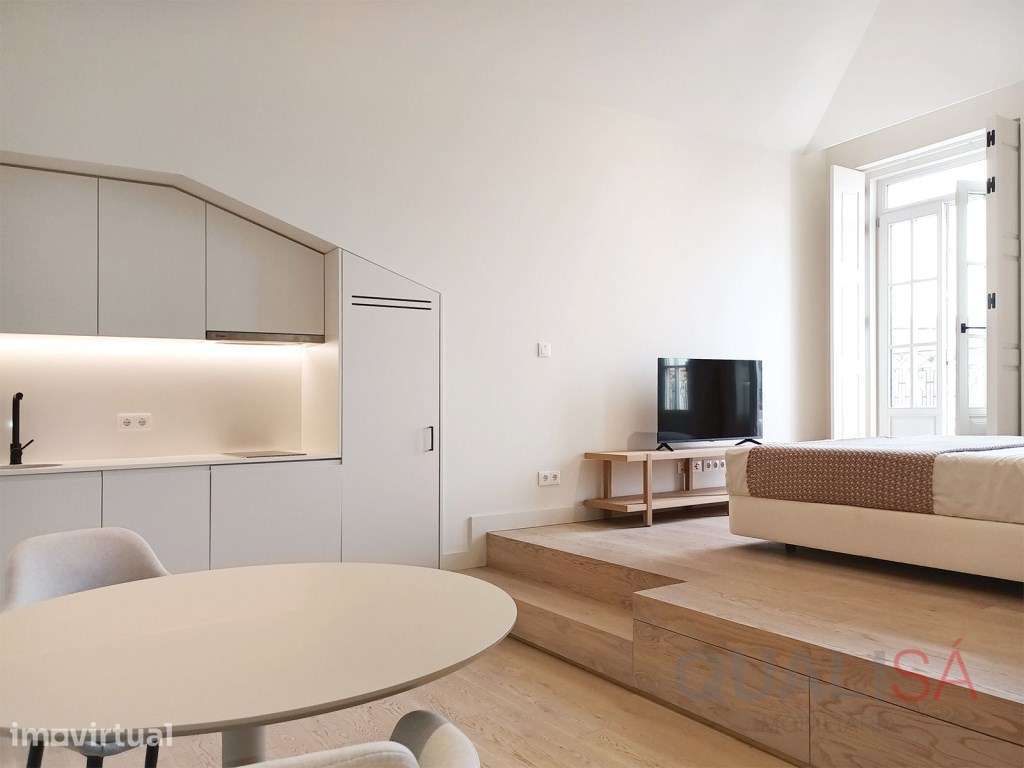 Apartamento T0 novo com varanda, equipado e mobilado, no centro his... - Grande imagem: 2/28