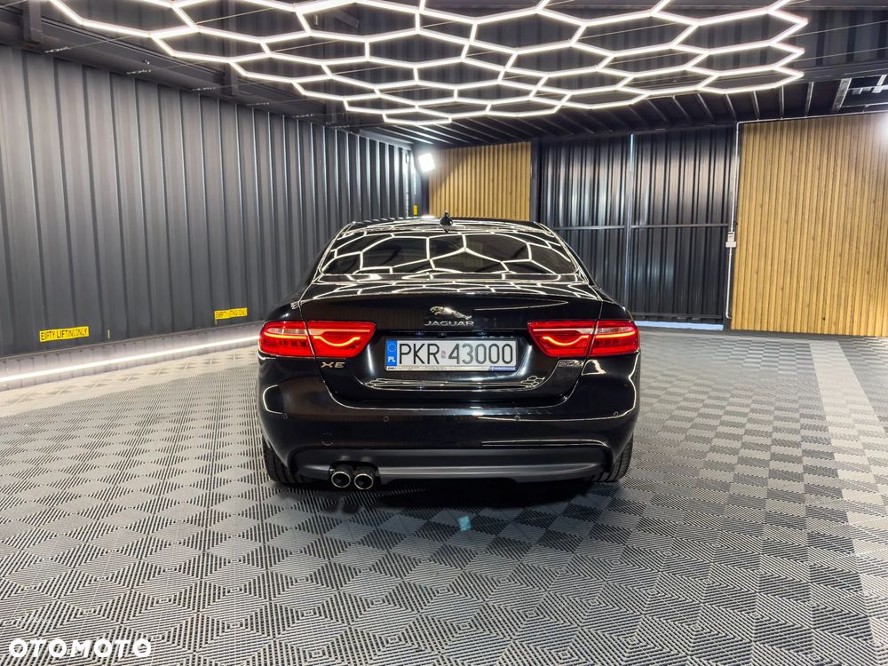 Jaguar XE 20d Prestige - 8