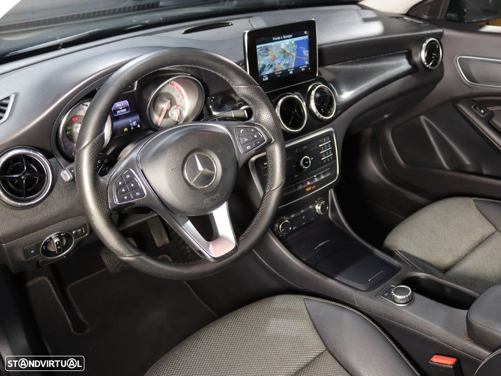 Mercedes-Benz CLA 180 d Shooting Brake Urban Aut. - 7