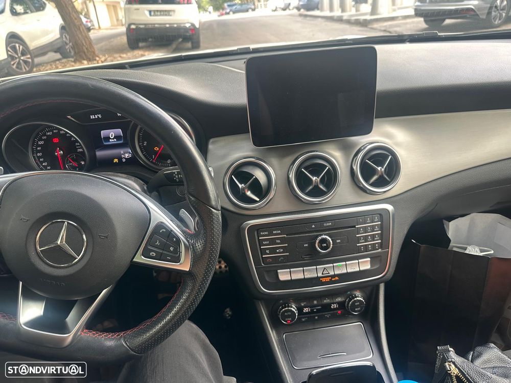 Mercedes-Benz GLA 220 d - 4