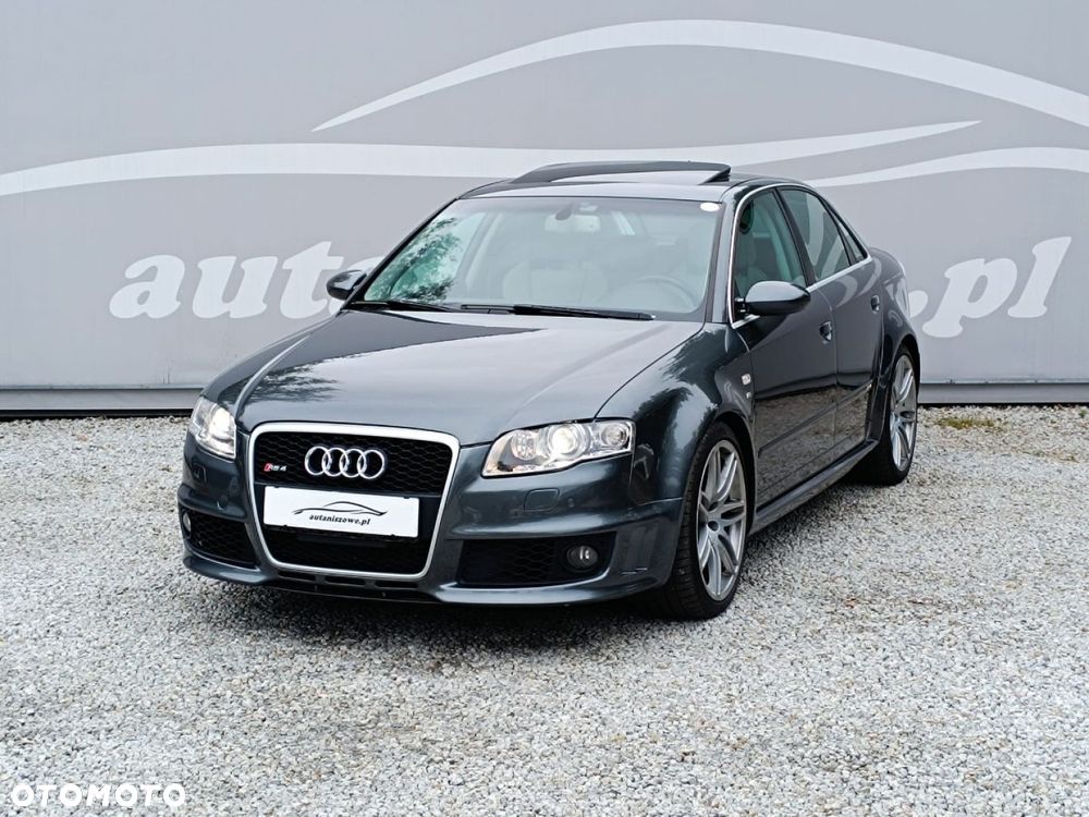 Audi RS4 Limousine - 12
