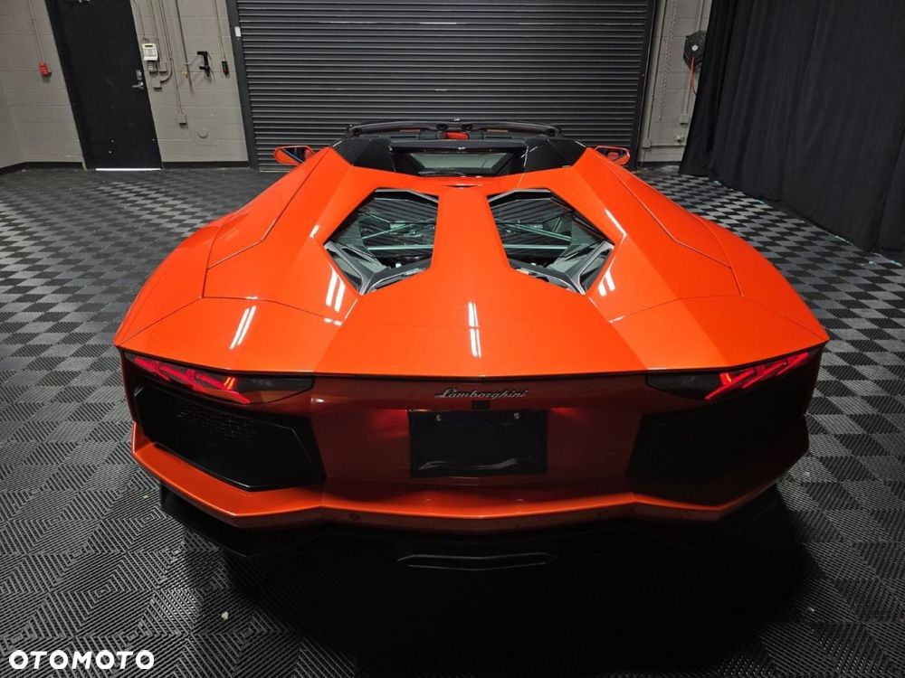 Lamborghini Aventador - 6