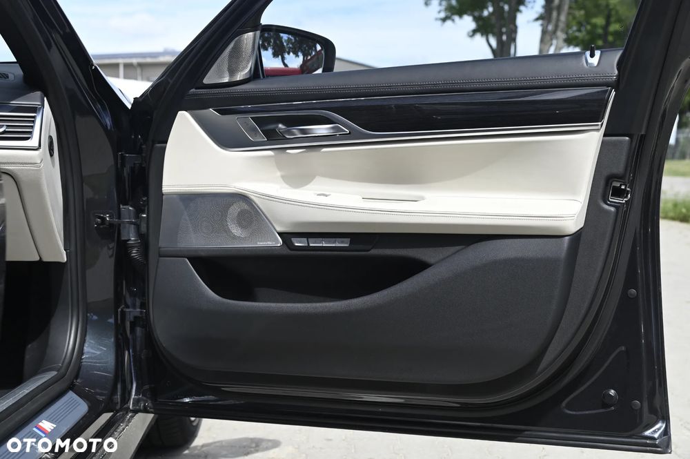 BMW Seria 7 ver-750i-xdrive - 12