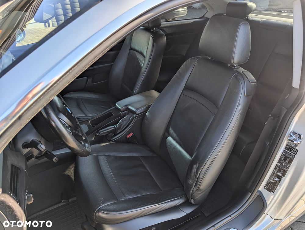 BMW Seria 3 325i - 28