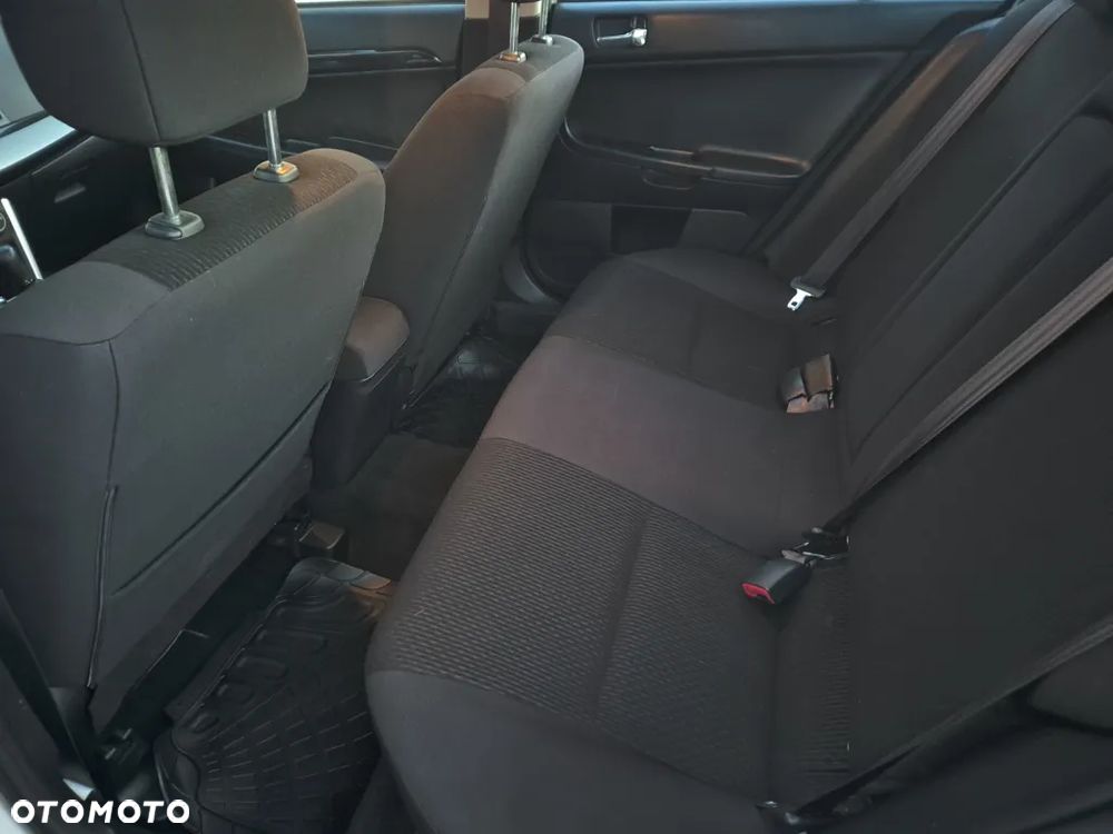 Mitsubishi Lancer - 26