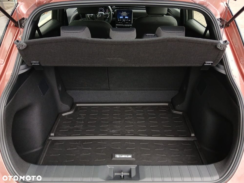 Lexus LBX 1.5 Hybrid - 27