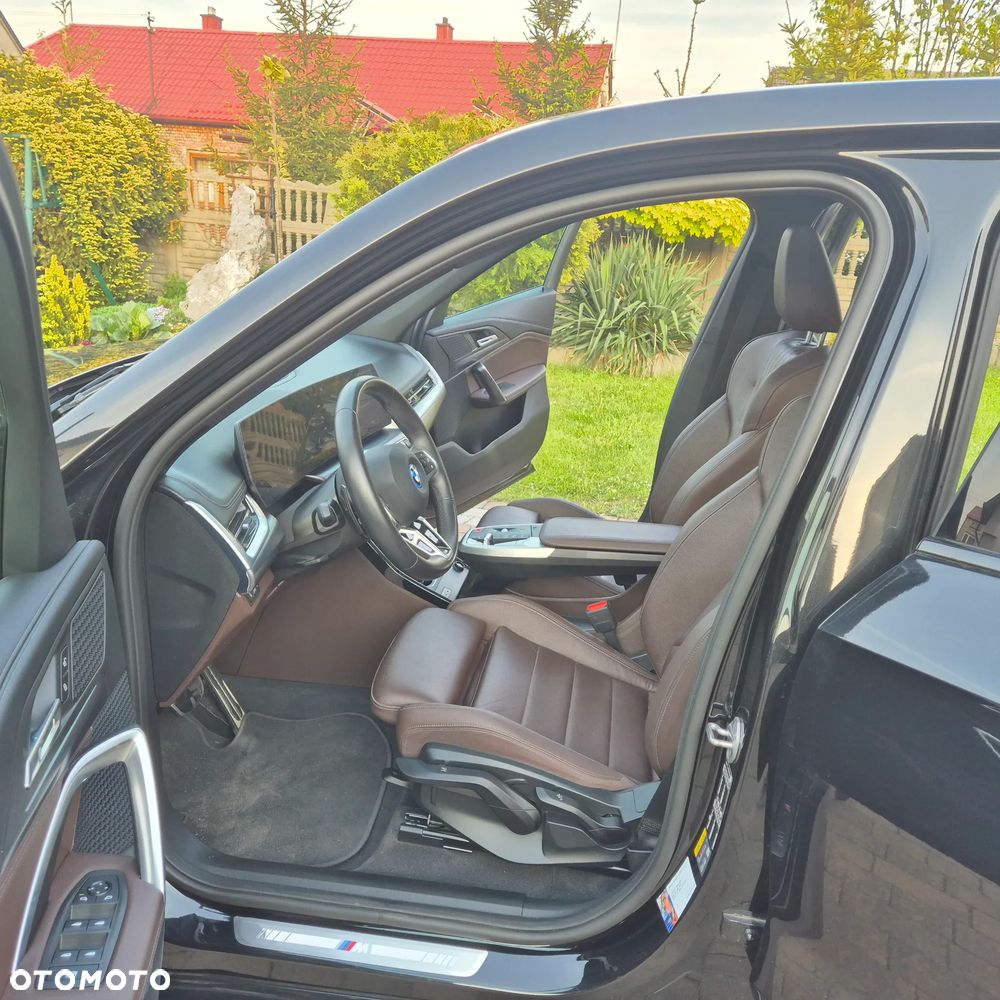 BMW iX1 xDrive30 M Sportpaket - 14