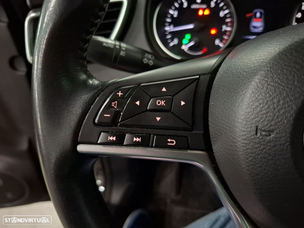 Nissan Qashqai 1.2 DIG-T N-Connecta 18 - 16