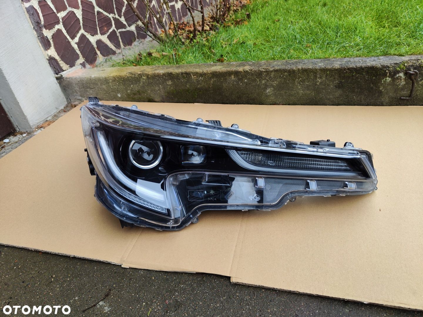 Toyota Corolla E21 HB Kombi 19-22 Lampa Przód Prawa FULL LED 2 Soczewki EU - 1