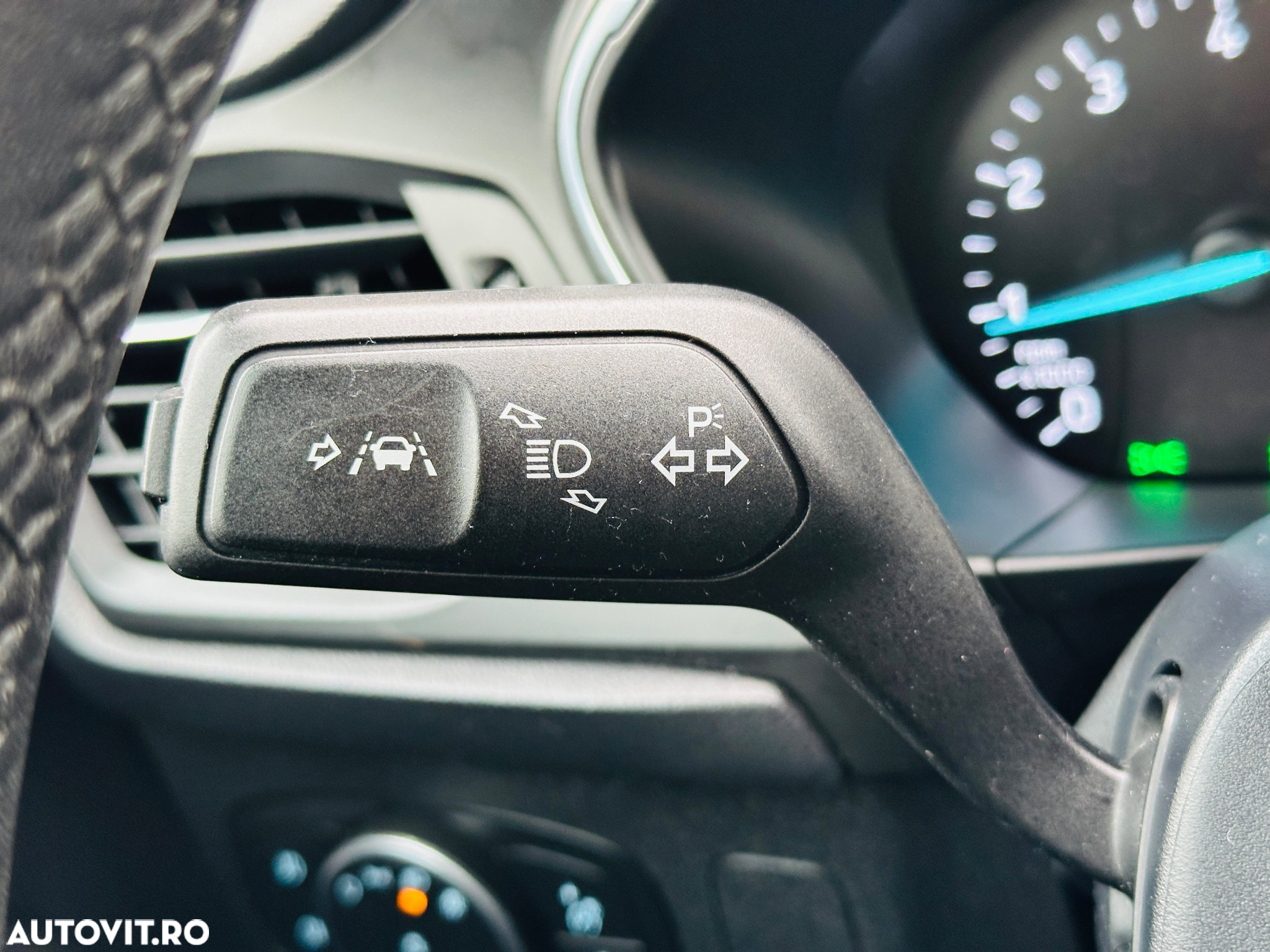 Ford Focus 1.0 EcoBoost Hybrid Aut. COOL&CONNECT DESIGN - 34