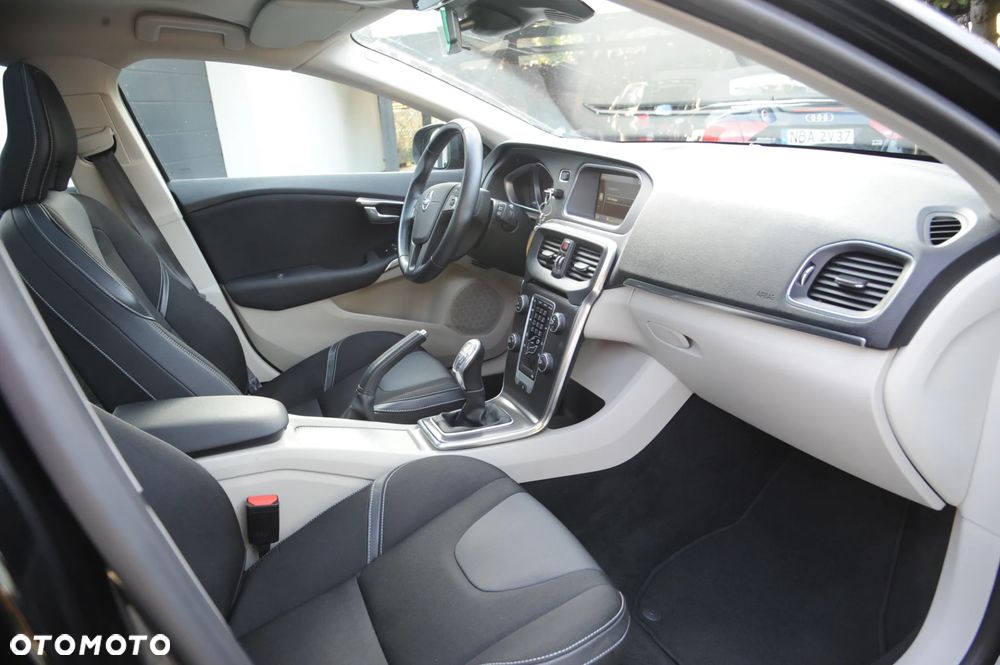 Volvo V40 D3 Momentum - 5