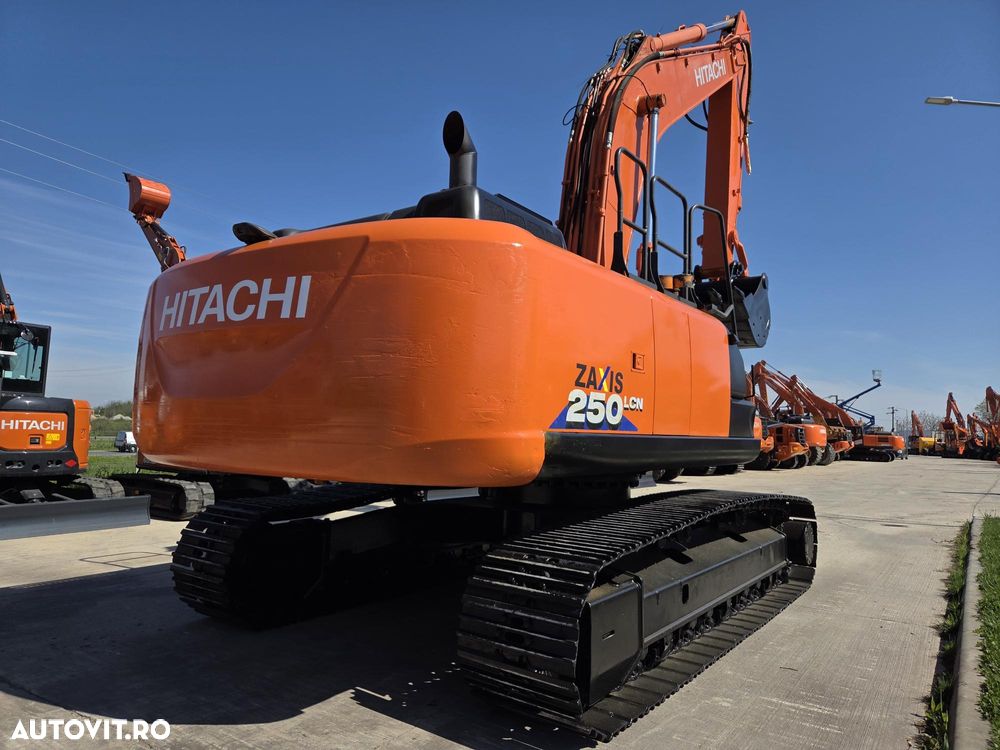 Hitachi ZX250LCN-6, 2020, 9.449h, 27,3t, cupa 1,55mc, Ingust latime 2,99m, camera spate, camere laterale, inst picon, consum mediu 9,8l/h, ridica 13t, motor Isuzu 173CP, 3 pompe hidr HITACHI, 3 camere, produs in JAPONIA, leasing 4 ani-PROMOTIE 68.900 EUR+tva - 1