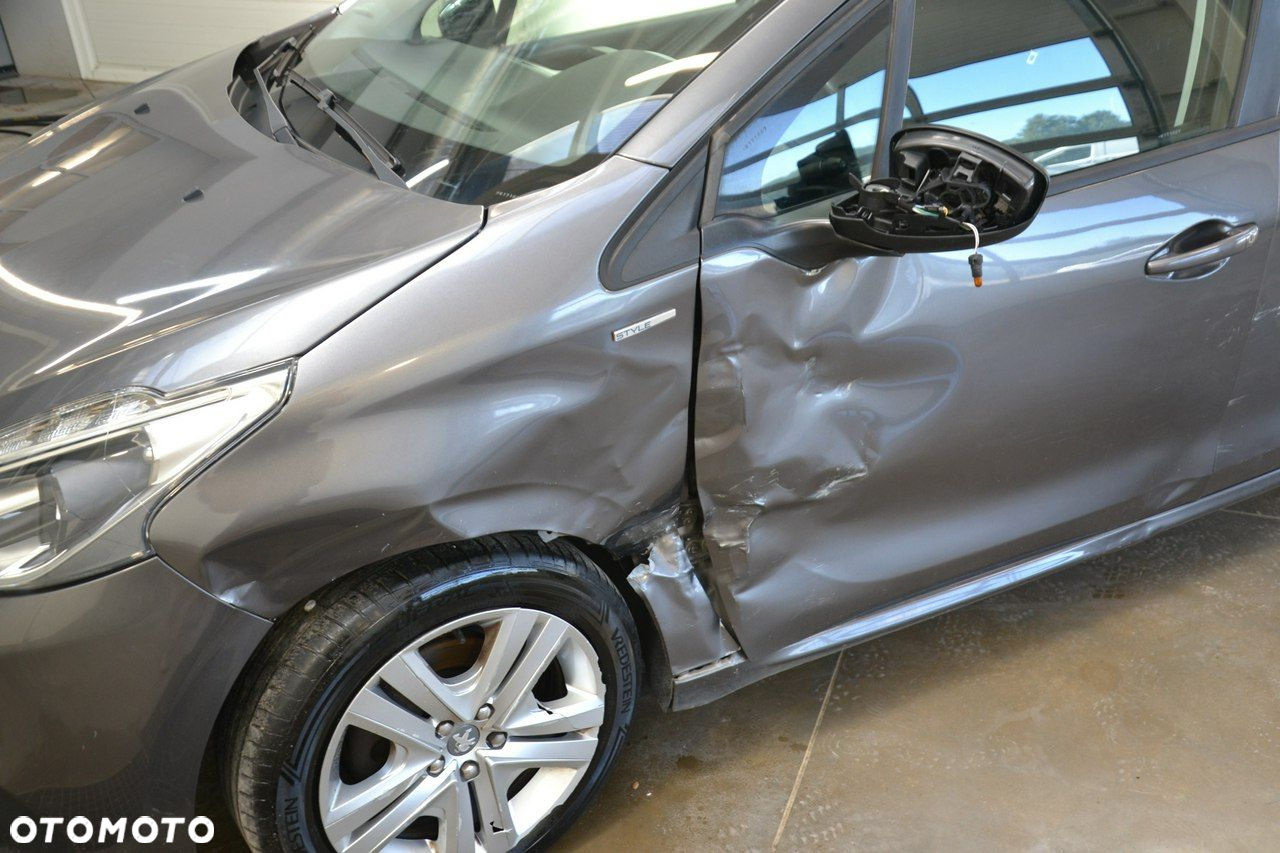 Peugeot 208 - 16