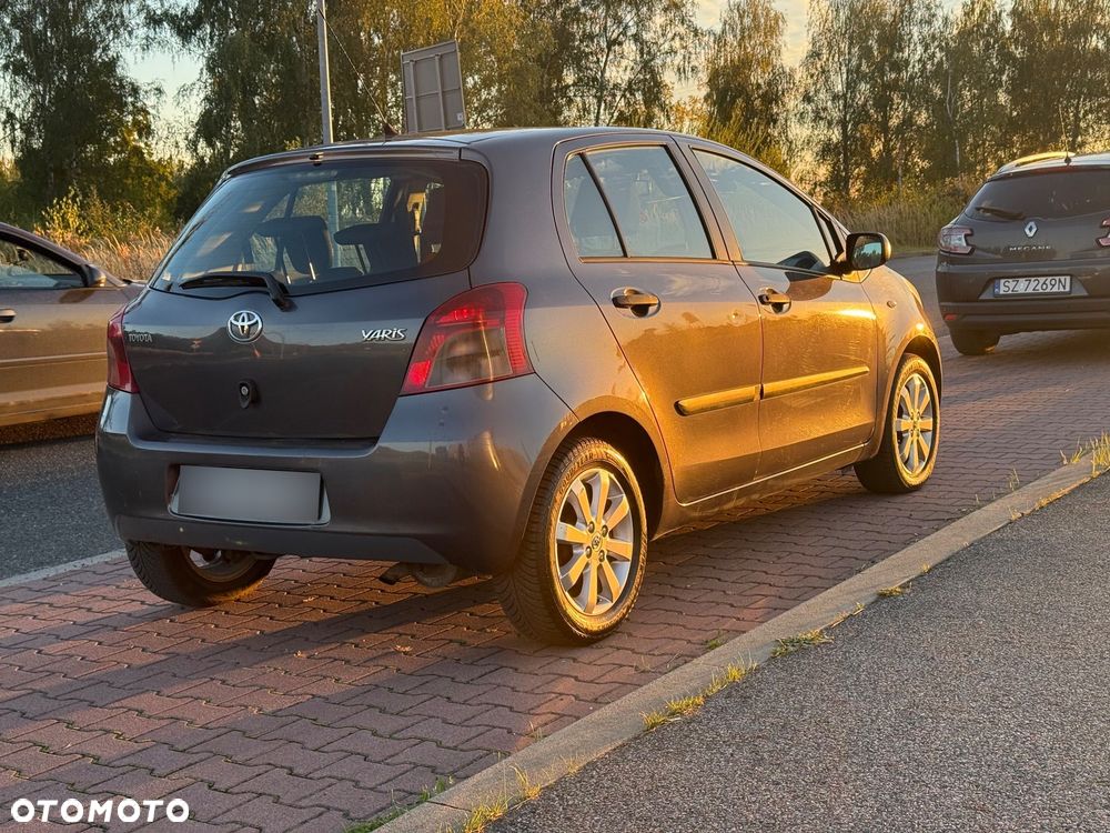 Toyota Yaris - 24